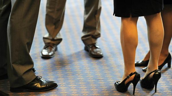 Shoes in the office: if sales endanger sovereignty