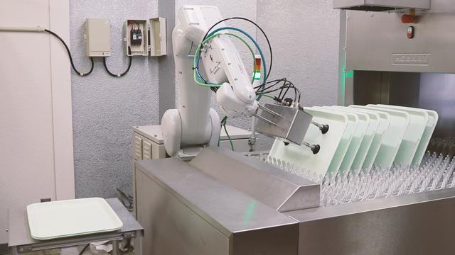 即日設置可能なトレイ洗浄業務補助ロボットの提供開始　洗い場の自動化でコスト・作業時間を削減｜株式会社チトセロボティクスのプレスリリース 