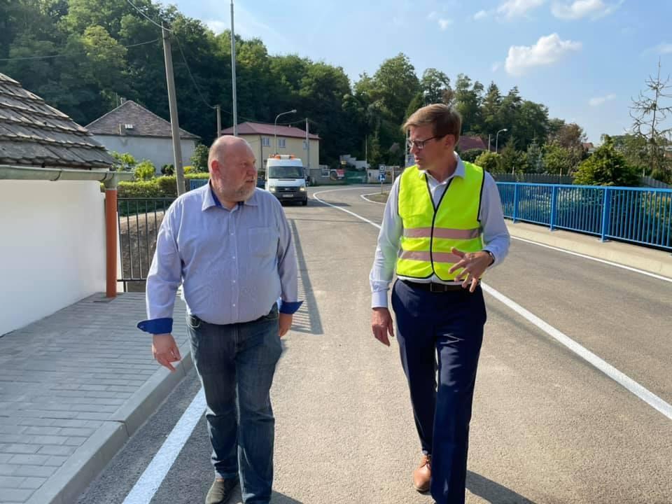 S novým mostem dostali řidiči v Kralupech i kus nové silnice 