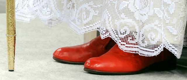 Artist Stephan Melzl: I like to pay church tax for Pope Benedikt's red shoes