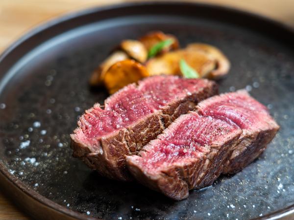 Is the Japanese "marbled meat" eaten in France, which is a supremacy of Messai Produced by Recruit?[French taste]