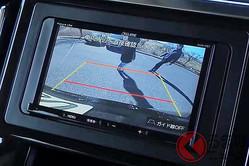車のバックモニター 依存しすぎると安全面でのメリットが0に バックモニター装着率は上昇も後退時事故なぜ減らない? 依存しすぎでメリットがゼロにも
