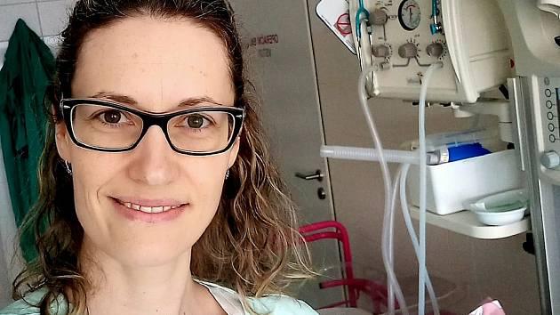Gynekoložka Lucie šokuje: Covid pozitivní rodička s mrtvým plodem, trombóza těhotné i zápal plic