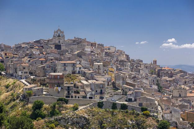 Američanka si na Sicílii koupila několik domů za euro. Skvělé rozhodnutí, pochvaluje si
