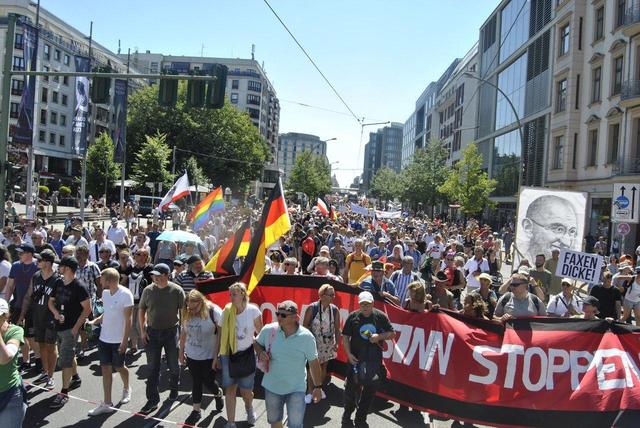 Antwort eines Demo-Teilnehmers: „Wir wollen lediglich den uns verweigerten Dialog aufnehmen“ 