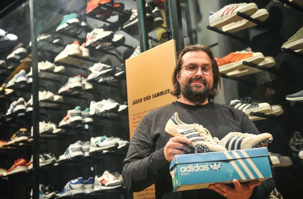 Stuttgart collector Danijel Balasević: From the Kehrwoche to the sneaker paradise - Stuttgart - Stuttgarter Nachrichten
