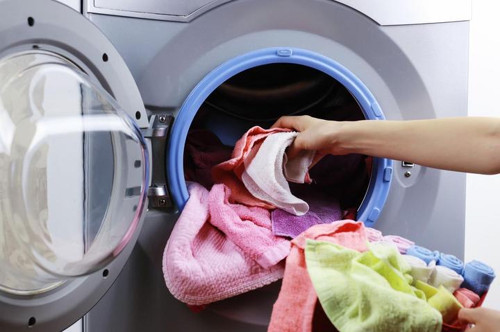Statt Wäsche: Diese 5 Dinge können Sie auch in der Waschmaschine waschen