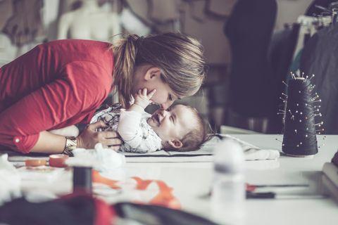 Babypuder: Was es als Haushaltshelfer alles kann | Eltern.de 
