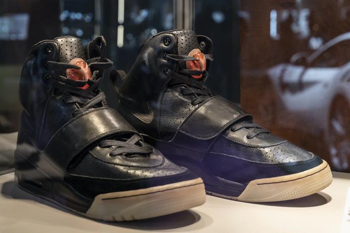 Schuhe von Kanye West für 1,8 Millionen Dollar versteigert