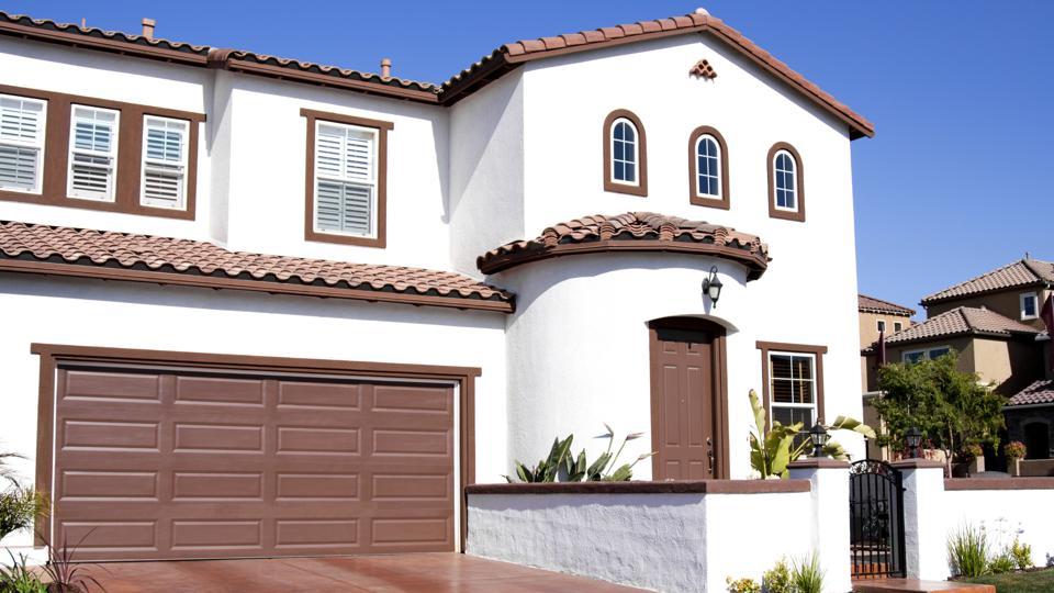 What Is Stucco Siding?: Basics, Application, Pros And Cons – Forbes Advisor