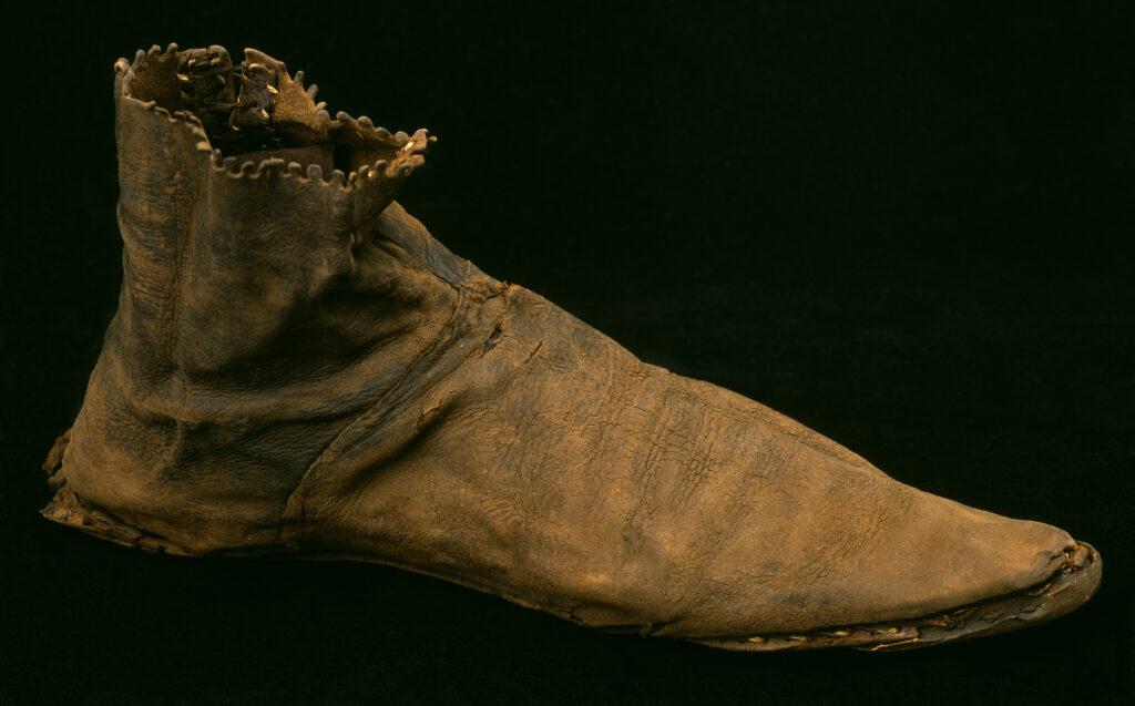 Wie sich bereits Mittelalter-Menschen mit spitzen Schuhe die Zehen ruinierten