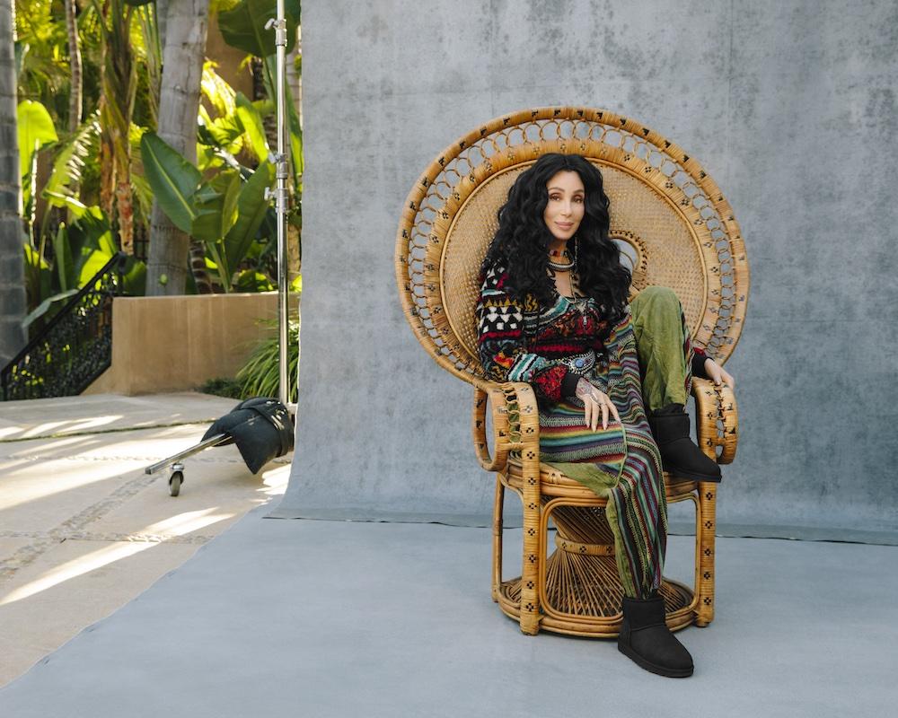 Cher ist das Gesicht der Frühjahr-Sommer-Kampagne 2022 von Ugg