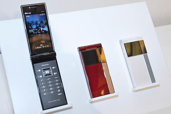 au、3G携帯電話向けサービス「CDMA 1X WIN」”ガラケー”を来年3月末に終了　スマホ・iPhone4sも対象