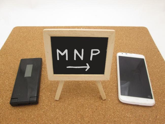 スマホのMNPにかかる手数料は？覚えておきたい手続きの方法と通信大手4社の料金｜@DIME アットダイム