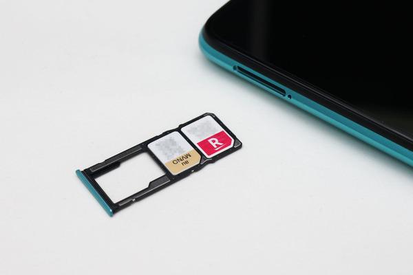 What are the problems of emergency calls that occurred on a smartphone on dual SIMs such as ASCII.jp iPhone?Think about how to use it safely and safely
