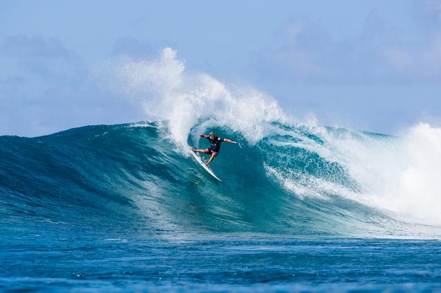 Baron Mamiya and Brissa Hennessy won "HURLEY PRO SUNSET BEACH"!| THE SURF NEWS "Surf News"