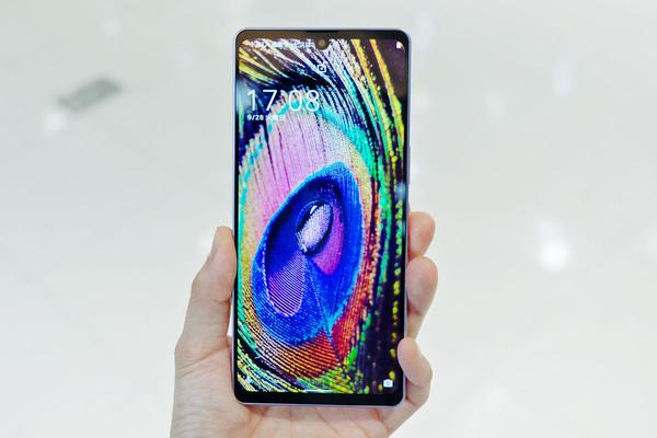 Take the 146g 5g millimeter wave smartphone "AQUOS ZERO6" -Lightness was justice!| Mynavi News Mynavi News Mynavi