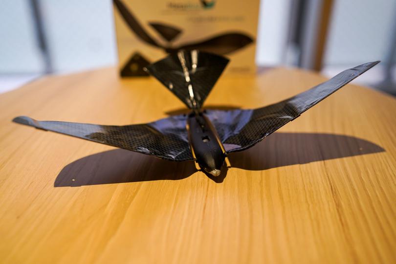 lifehacker
lifehacker LifeHacker LifeHacker 操れると面白い！ 本物そっくりに飛ばせる鳥ラジコン「MetaBird」で遊んでみた