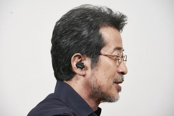  It's easier to get "hearing"!Sharp's wireless earphone type hearing aid