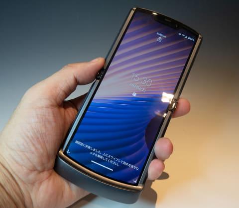 Engadget Logo
エンガジェット日本版 motorola razr 5G レビュー　実機に触れ「折りたたみiPhoneが絶対に出る」と思った理由 