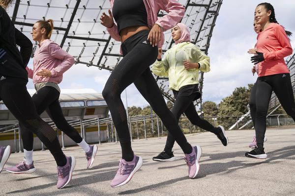 Introducing premium running shoes for women developed by an all-female development team. overflowing. ULTRABOOST 22