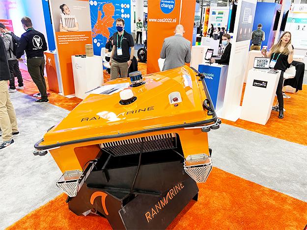 RanMarine Technology、水上ドローン「WasteShark」展示。水上の汚染物質除去に活躍[CES2022] | DRONE 
