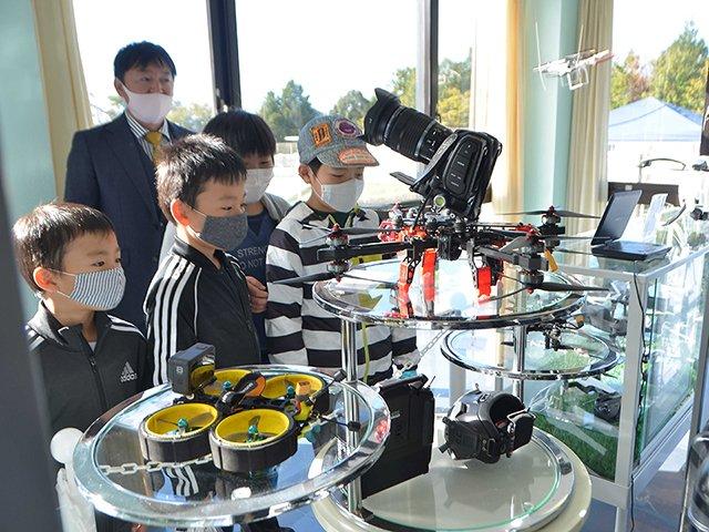 ドローン博物館１１月１３日開館　ＲＯＢＯＺが１００台超展示、訓練施設も | 岐阜新聞Web 