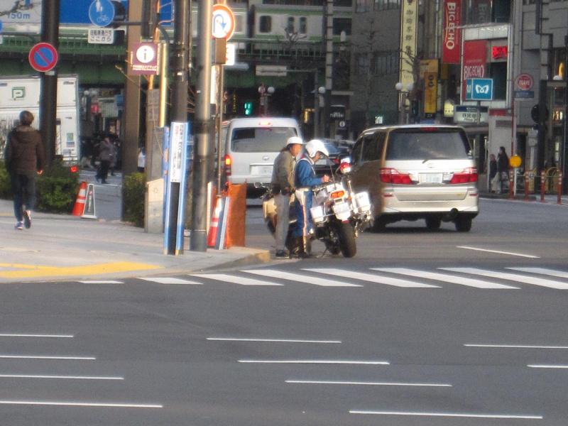 耳をかいたら携帯電話使用で取り締まられた！　ながらスマホ運転、裁判で争った結果は!? | clicccar.com 