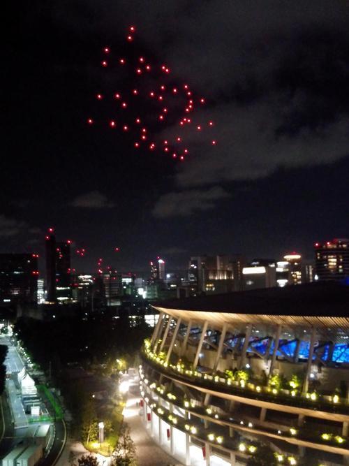 五輪開会式演出か？　会場に響く「ドラクエ」テーマ曲、闇夜のドローン大群 - 東京オリンピック2020 : 日刊スポーツ 