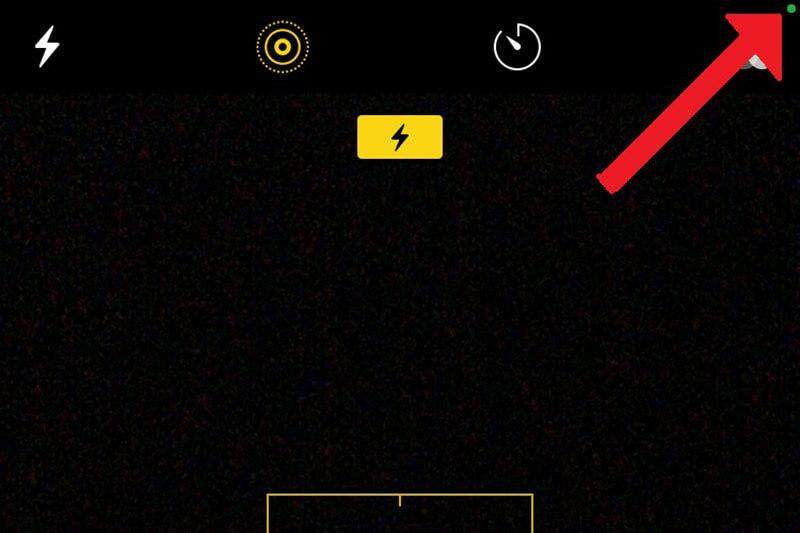 What are the green points and orange points displayed at the top right of the iPhone screen?Reasons for lighting without permission (November 27, 2021) --Excite News
