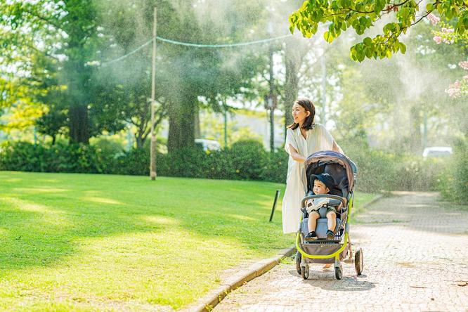 A stroller that can be used in the outdoors by folding it into a compact that colors important children [Curio Stroller B new model launch] -Spo -with Corona era.