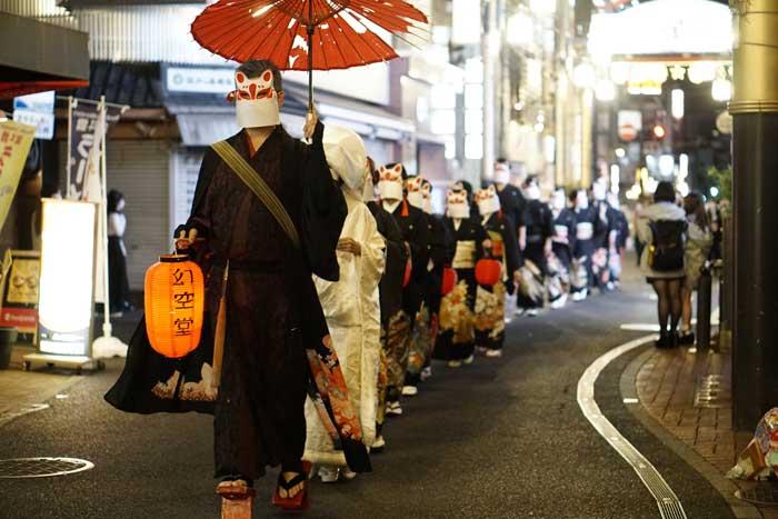 grape [グレイプ] trend ハロウィンの夜にあらわれた『狐の嫁入り』　多くの通行人が足を止めた 