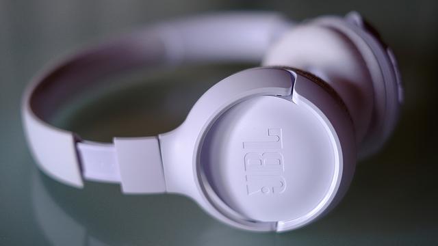 If you buy an on -year headphone "JBL Tune 510BT" for 5,000 yen under the under, the story of your family.