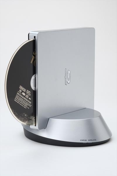 ASCII.jp iPhoneのバックアップに安心なワイヤレス無線ドック『APS-WF01J-2』がスゴい！ 
