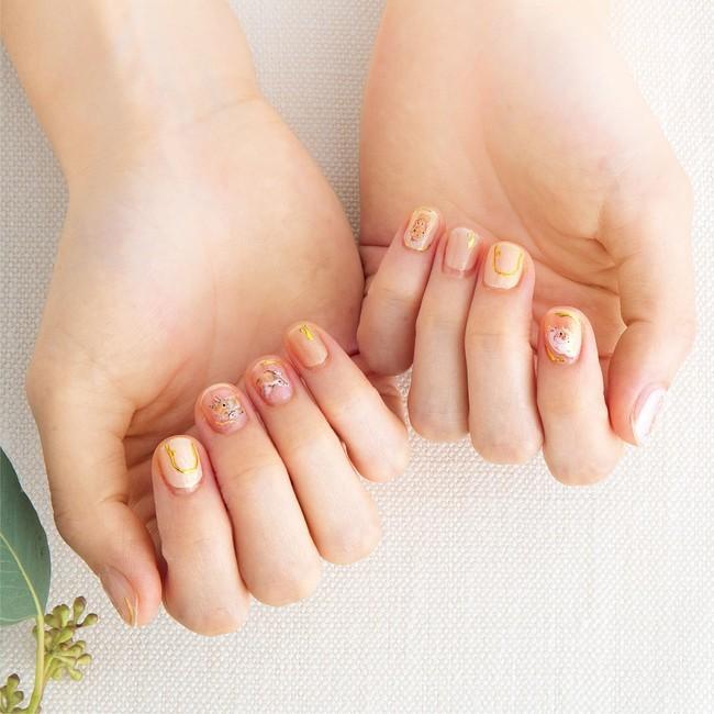 The delicate rabbit art "Pyokkori Rabbit Gel -style nail seal on fingertips" is born from Felissimo "You+More!"