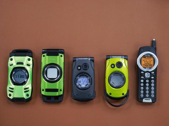 auのタフネスケータイ「G'zOne TYPE-XX」は12月10日発売　なぜ9年ぶりに復活？　実機はどんな感じ？ 