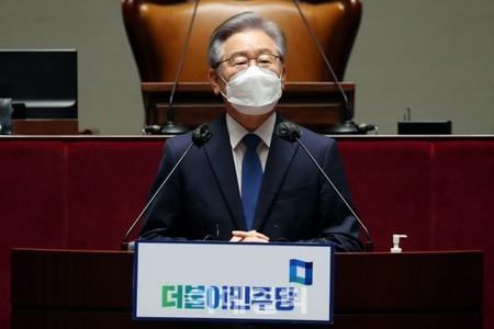 大統領選候補テレビ討論、尹錫悦候補「防疫失敗の責任を取るべき」 vs 李在明候補「マスクをきちんとつけないくせに」＝韓国 