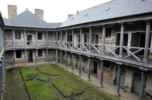 フランス全土の刑務所、監房内に固定電話設置へ　写真1枚　国際ニュース：AFPBB News 