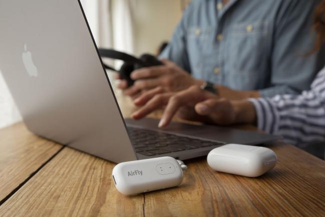 最大20時間使用可能！2つのワイヤレスイヤホンを同時に利用可能にするBluetoothトランスミッターのUSB-C版「Twelve South AirFly USB-C」 