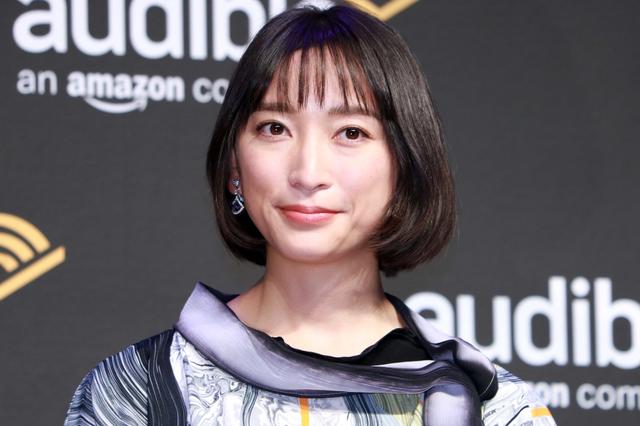 杏、ワイヤレスイヤホンの”ながら”インプットに感激　「脳にご飯与える感覚」 – Sirabee