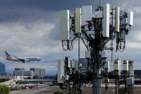 米国の空を混乱させた「5G騒動」の原因は？ 欠航続出の理由やその経緯を整理した【外電】