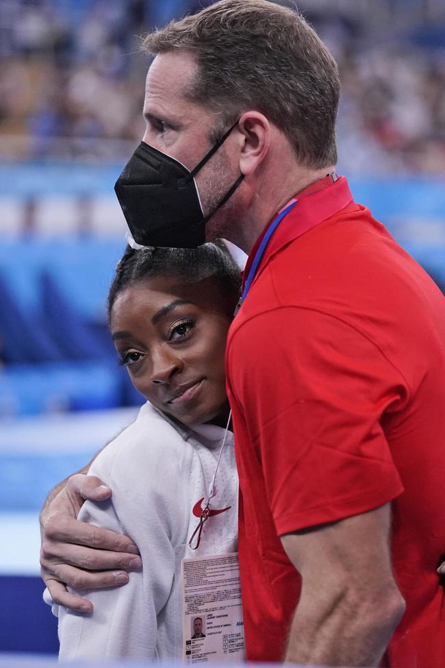 At the Tokyo Olympics, the gymnast Simone Building, who decided to abstain, announced an engagement with NFL players who had been dating!