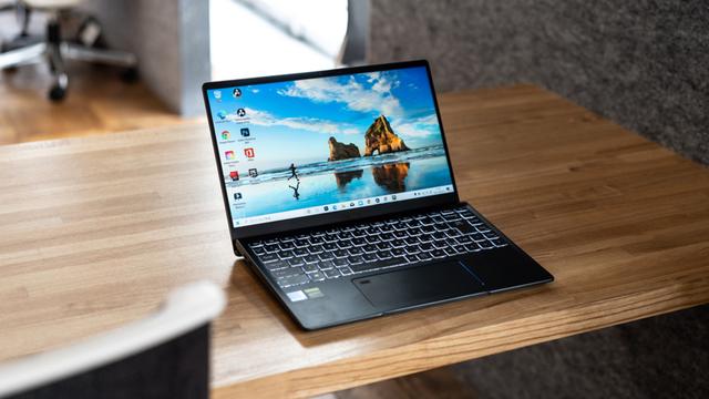 lifehacker
lifehacker LifeHacker LifeHacker スペック・デザイン・携帯性…すべてを妥協しないノートPCはこれだ