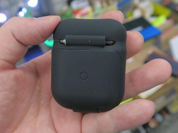 AirPodsをワイヤレス充電対応にする1500円の激安ケース - 週刊アスキー 