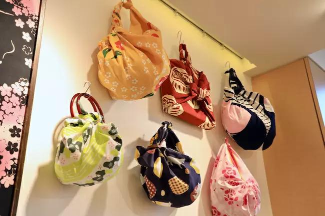 Decorate the room with Japanese traditional fabric!Surprising use of "Furoshiki" and "Tenugui" | Getnavi Web Get Navi