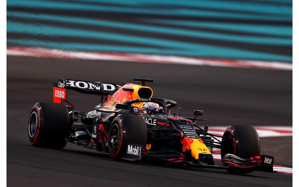 レッドブル、2022年型F1マシン「RB18」を発表…ORACLEがチームのタイトルパートナーに 
