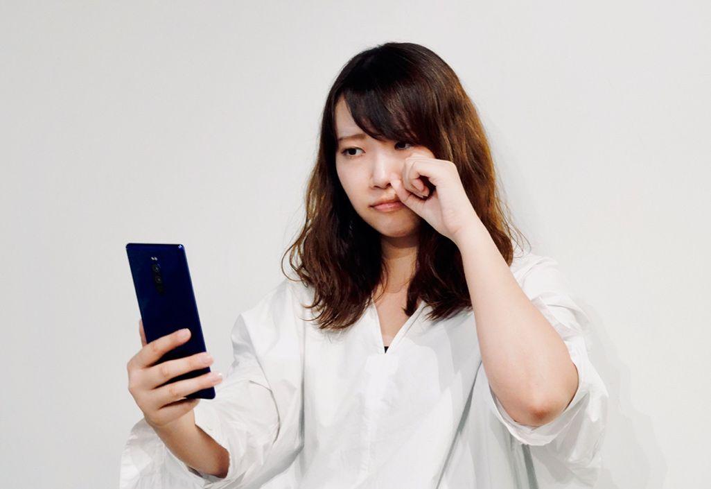 What cm is the best distance to the face?How to get along with a smartphone that is hard to become "tired eyes" | Time & Space by KDDI