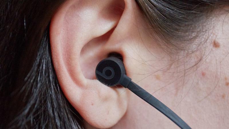 Beatsのワイヤレスイヤホン｢BeatsX｣レビュー：iPhoneと相性抜群。AirPodsの代わりになれる？ 