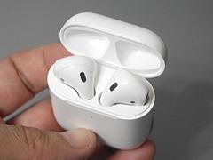 充電ケースにも収納可能、AirPodsの脱落を防ぐイヤホンカバーの効果は？ - ケータイ Watch 