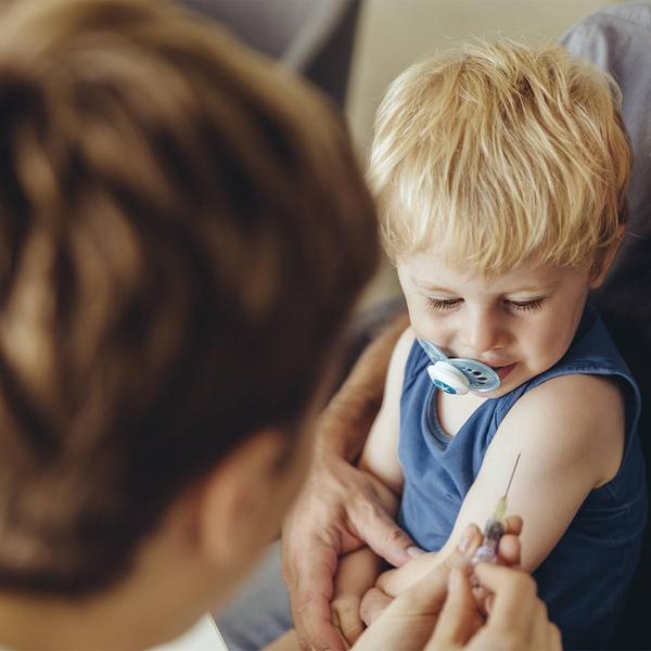 Sollte man Kinder gegen Corona impfen, um sie vor Long Covid zu schützen? 